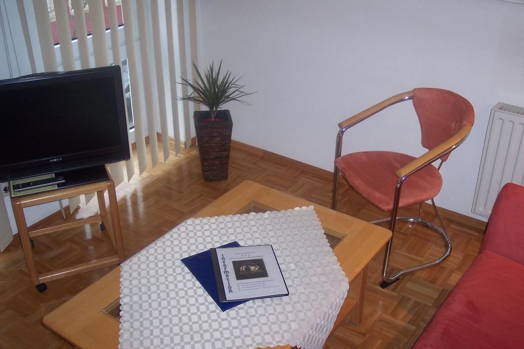 Hotel Garni Zur Bergstrasse Zwingenberg  Zimmer foto