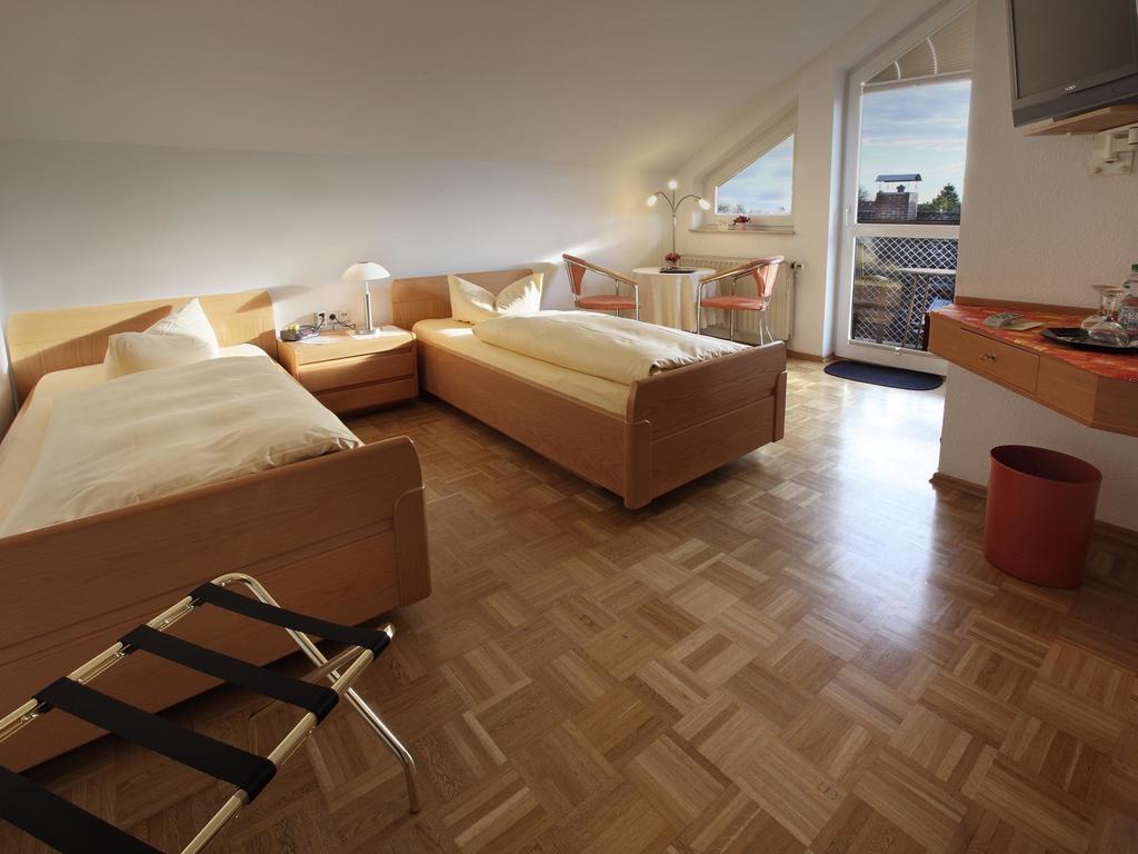 Hotel Garni Zur Bergstrasse Zwingenberg  Zimmer foto