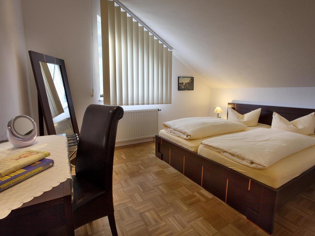 Hotel Garni Zur Bergstrasse Zwingenberg  Zimmer foto