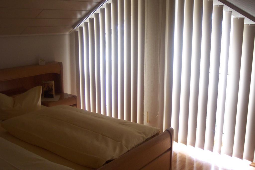 Hotel Garni Zur Bergstrasse Zwingenberg  Zimmer foto