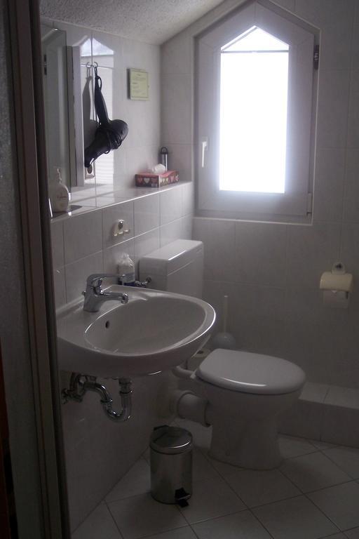 Hotel Garni Zur Bergstrasse Zwingenberg  Zimmer foto