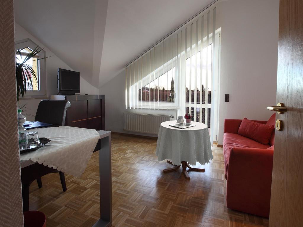 Hotel Garni Zur Bergstrasse Zwingenberg  Zimmer foto